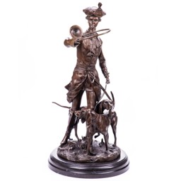 Mutasd a Vadász vadászkutyákkal, vadászkürttel - bronz szobor részleteit! Kép a Vadász vadászkutyákkal, vadászkürttel - bronz szobor