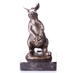 Mutasd a Nyúl kosárral - bronz szobor részleteit! Kép a Nyúl kosárral - bronz szobor