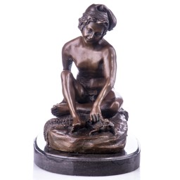 Mutasd a Nápolyi halászfiú teknősbékával, bronz szobor márványtalpon részleteit! Kép a Nápolyi halászfiú teknősbékával, bronz szobor márványtalpon