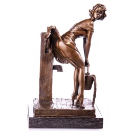 Mutasd a Nő kútnál - erotikus bronz szobor márványtalpon részleteit! Kép a Nő kútnál - erotikus bronz szobor márványtalpon