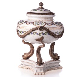 Mutasd a Porcelán-bronz urna, tároló, halakkal részleteit! Kép a Porcelán-bronz urna, tároló, halakkal