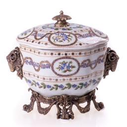 Mutasd a Porcelán-bronz tároló részleteit! Kép a Porcelán-bronz tároló