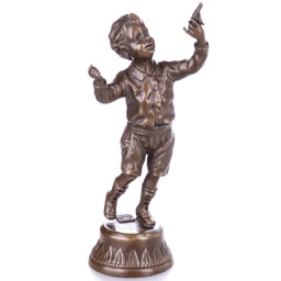 Mutasd a Fiú madárral - bronz szobor részleteit! Kép a Fiú madárral - bronz szobor
