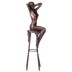 Női akt bárszéken bronz szobor képe